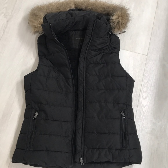Banana Republic Jackets & Blazers - Banana Republic Puff Vest